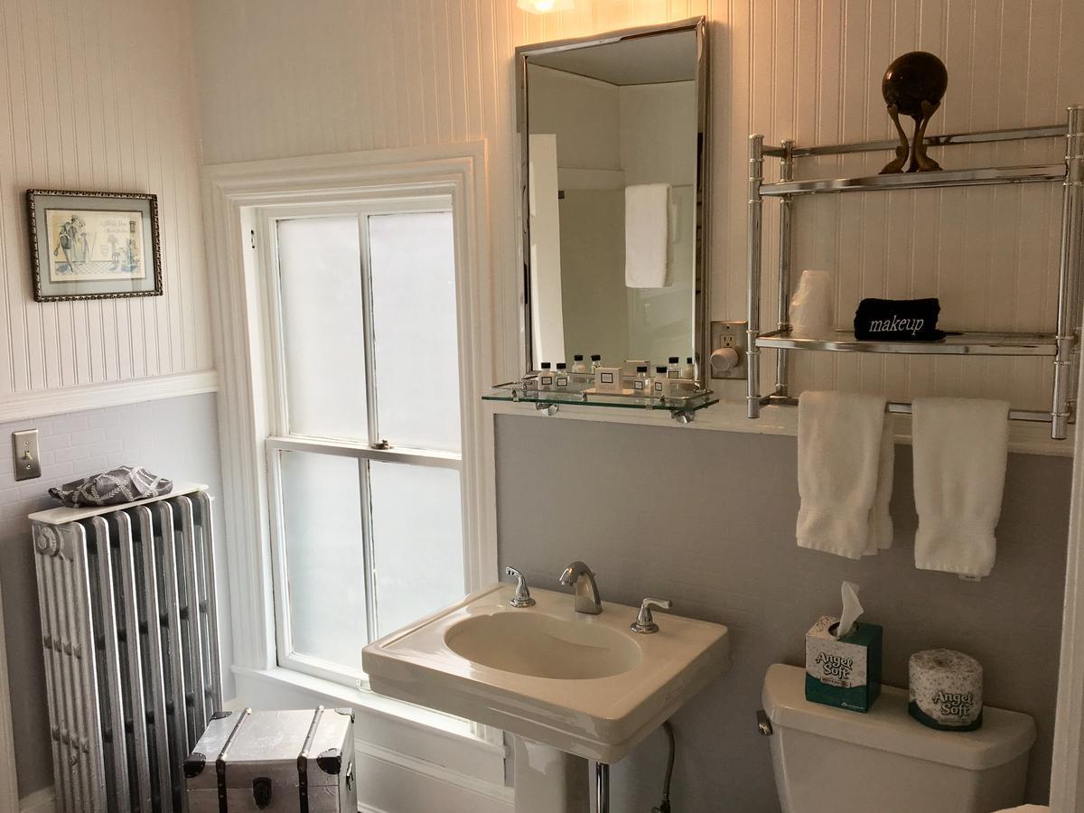 Queen Vic Guest House (Adults Only) Provincetown Eksteriør bilde